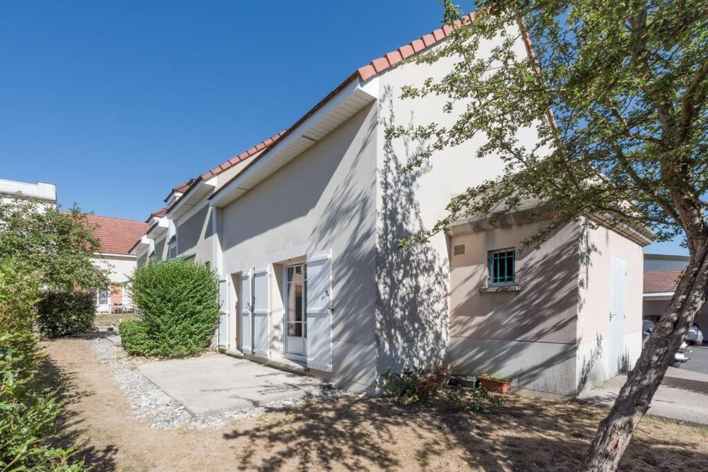 Guest House III Magny-le-Hongre Ngoại thất bức ảnh